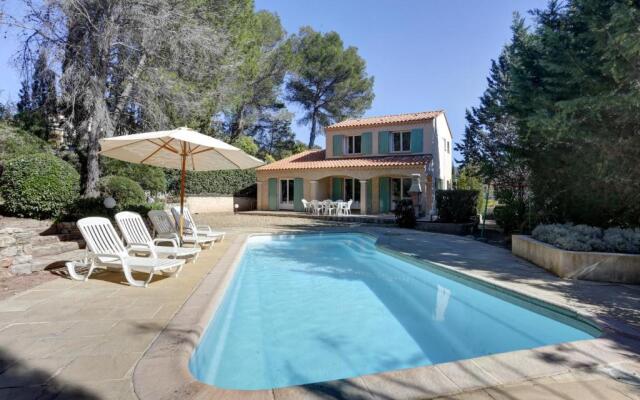 villa 8 pers, climatisée, piscine chauffée, un havre de paix sous les pins parasols