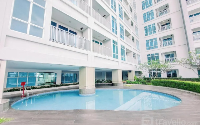 Elegant 2BR Apartment at The Reiz Condominium Medan