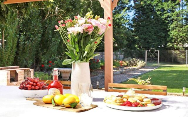 That Pink House! - comfortable home away from home