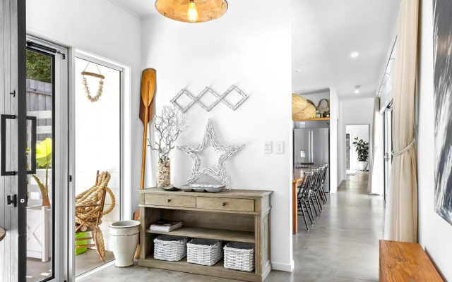Barra Luxe Beach House – Guest Rooms – Point Arkwright