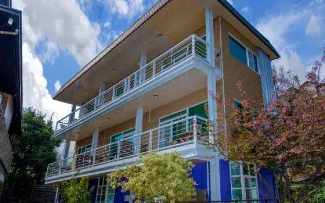 E-Moh Hostel