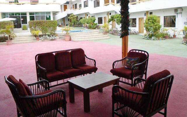 Hotel Pelican Bay Inn