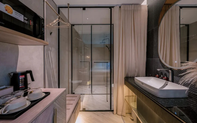 iRest Signature Ba Dinh Lakeside