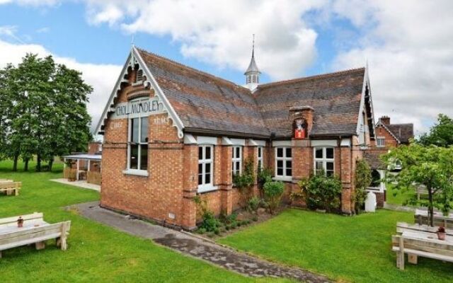 The Cholmondeley Arms Inn - Good Pub Food - B&B in Cheshire