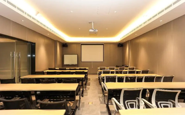 Ji Hotel (Shanghai Xujiahui Guanshengyuan Road)
