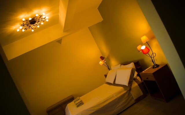 Room in Villa - Comfortable and Welcoming Suite With Terrace Overlooking the Lake