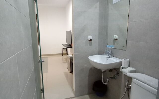 Puri Maju by OYO Rooms