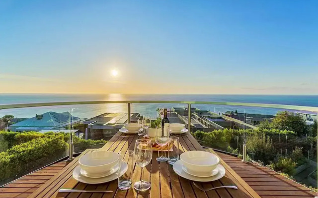 Clifftop Family Retreat With Views Pool