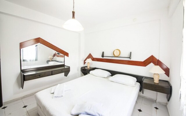 Villa in Bodrum With Shared Pool and Backyard