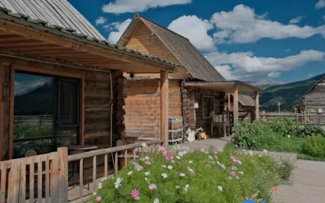 Kanas Anyu Hidden World Homestay