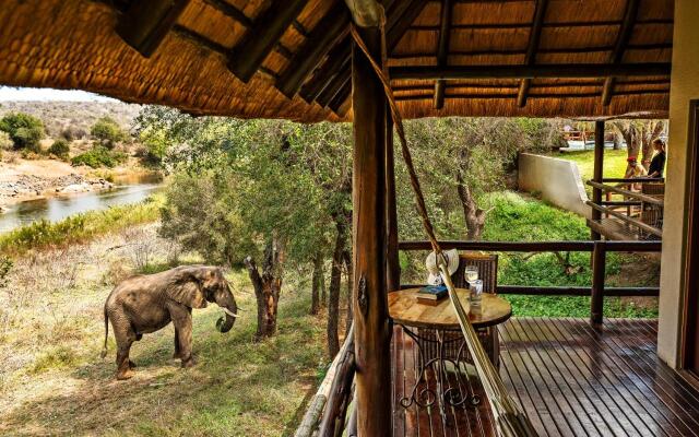 Nyati Safari Lodge