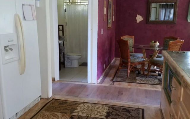 Aloha Crater Lodge and Lava Tube