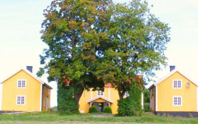 Hacksta Västergård B&B