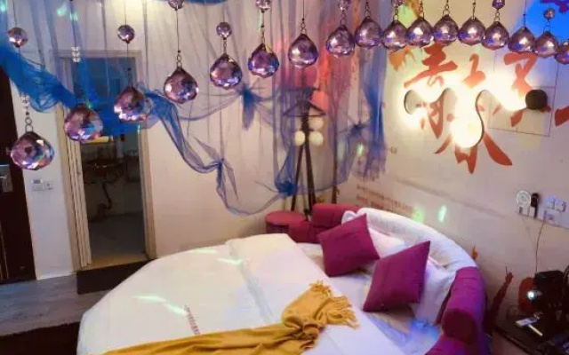 Quxian Yifang Time Couple Theme Hotel
