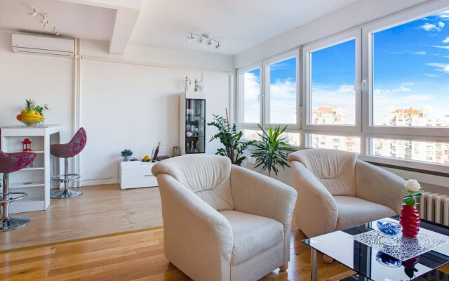 Studio Apartment in Zagreb With Lake Nearby