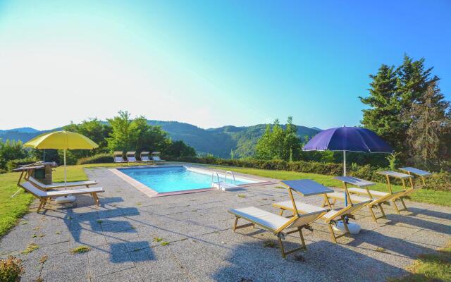 Villa with swimming pool and panoramic view of the Apennines