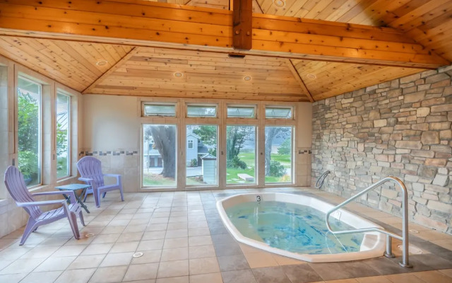 Pacific Reef Hotel & Light Show