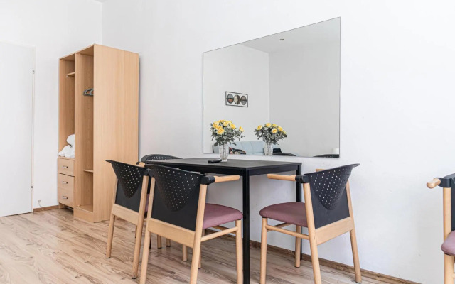 Budget Apartments Well connected to the Whole City