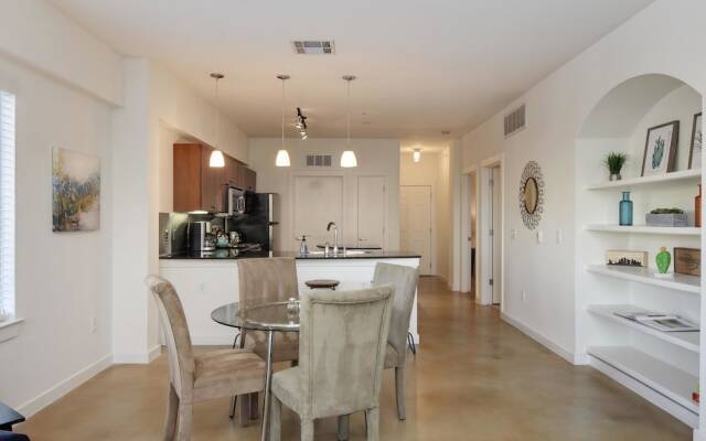 StayLo Luxury 2 Bedroom Apartment