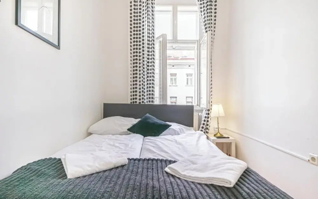 Private Room For Long Stay Stadthalle