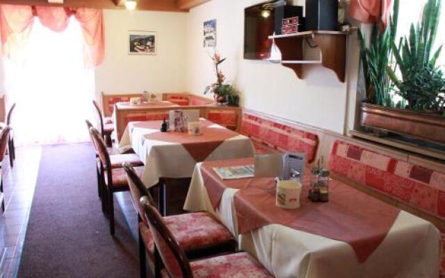 Cafe Pension Alpina