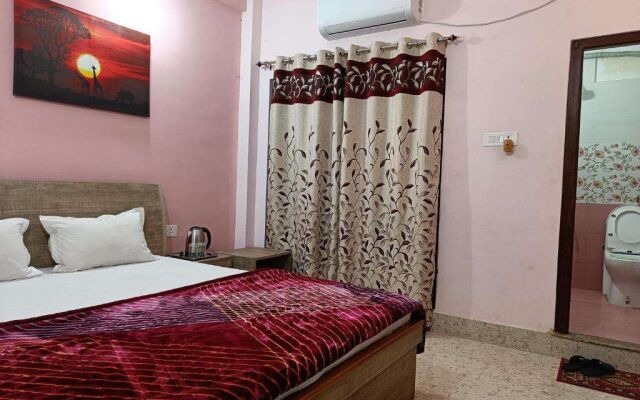 Hotel Vrindavan Palace