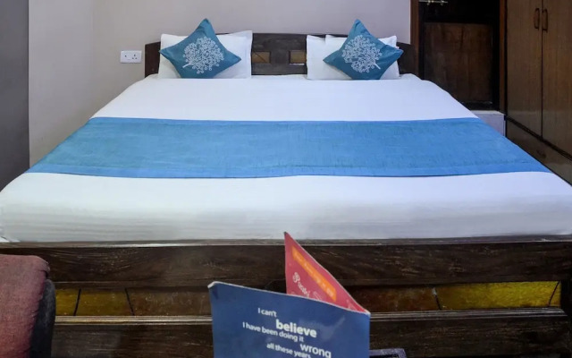 OYO 4956 Hotel Maharaja Palace