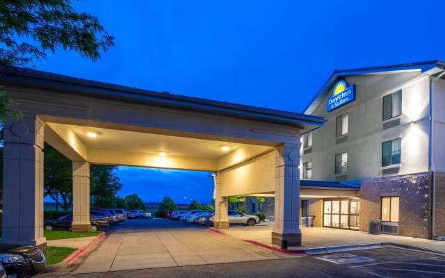 Days Inn & Suites by Wyndham Denver International Airport