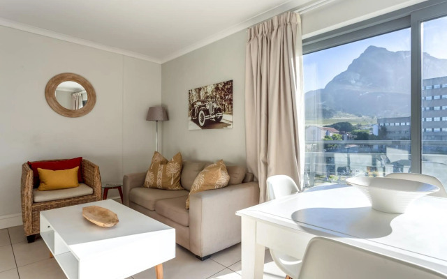 The Paragon Urbane CENTRALLY LOCATED, MODERN COMFORTS