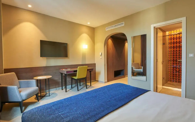 M Suite Hotel