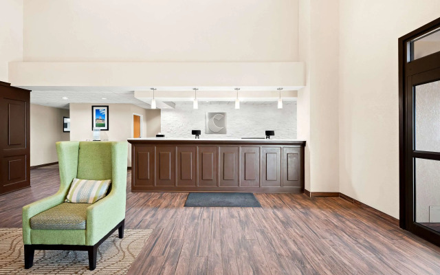 Comfort Inn & Suites Decatur - Forsyth