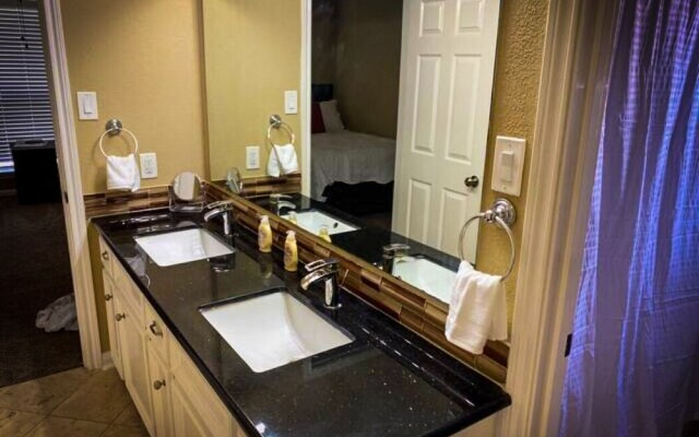 4Bdrm 3.5Bath 8Beds - Pool House