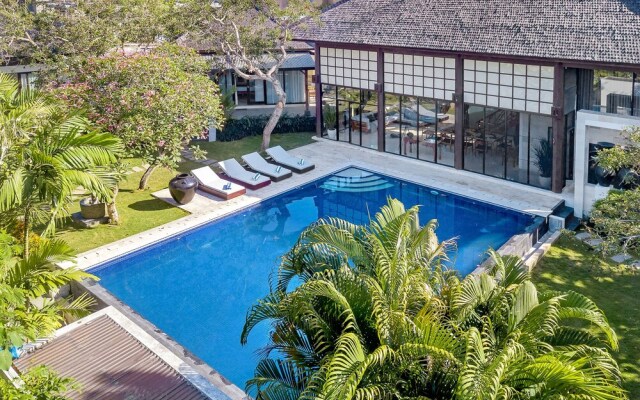Finns Beach Villa Canggu