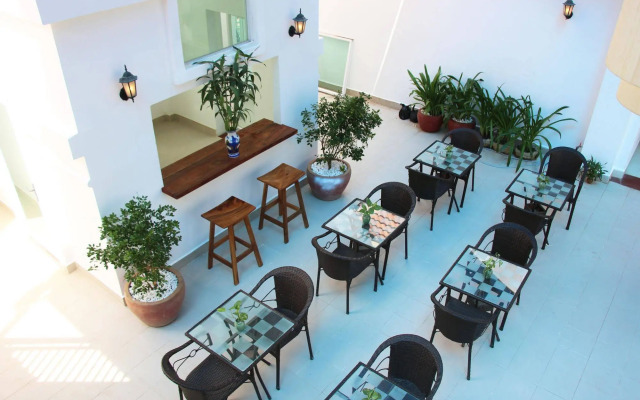 Khollywood Hotel