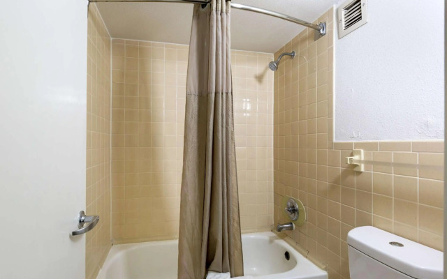 Motel 6 Houston, TX - East