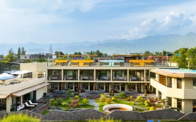 Nayin Homestay – Outside – Xinyuan