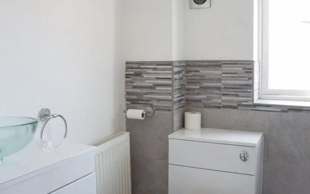 5 Bed Detached House - Sleeps 14