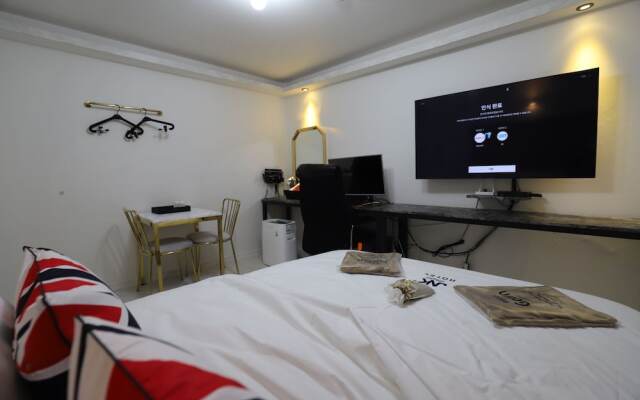 Gunsan JNK Classic Hotel Red Plus