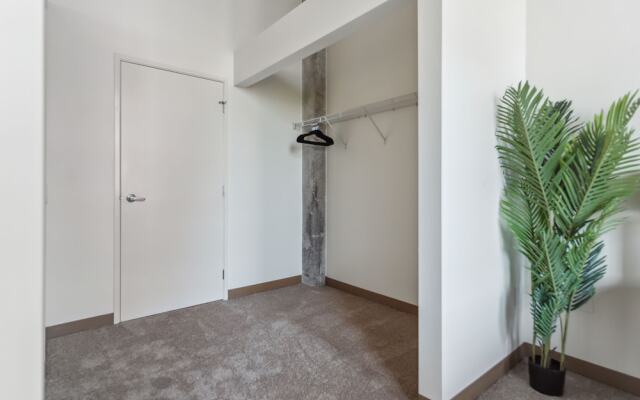 Historic Loft Retreat With Pool