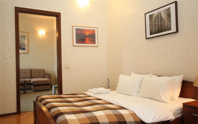 Tverskaya Street (Тверская Стрит) на улице Садовая-Триумфальная 4-10