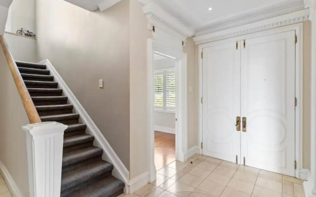 3min to beach 4 bedroom villa