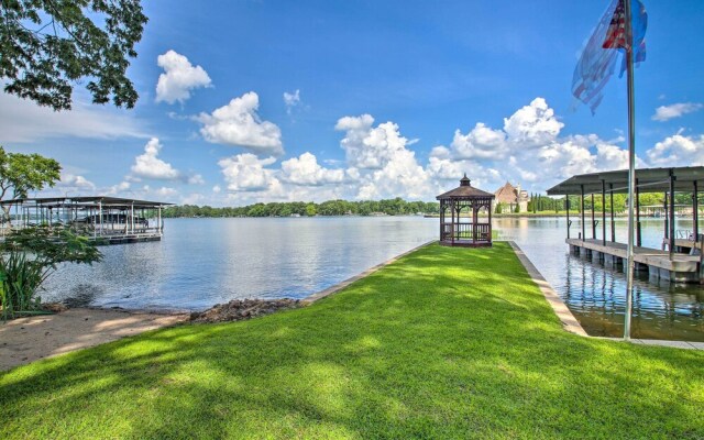 Deck, Boat Slip + Views: Lake Hamilton Cabin!