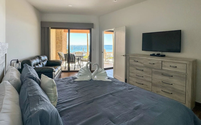 Steps to Sandy Beach Pool Renovated 2BR Condo