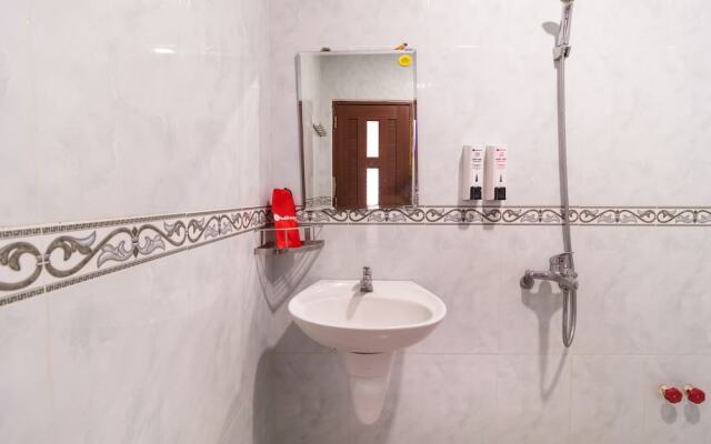 RedDoorz @ Phan Huy Ich Street