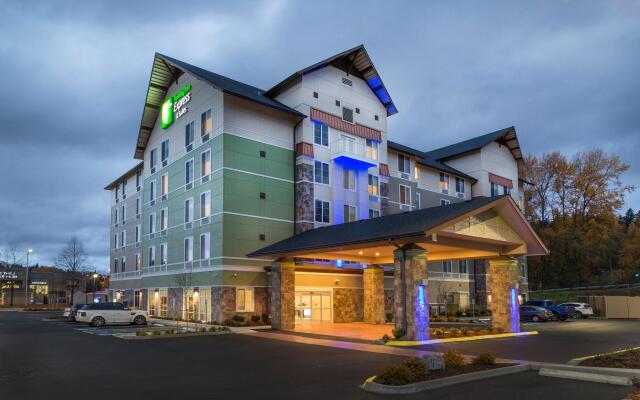 Holiday Inn Express & Suites Seattle South - Tukwila by IHG