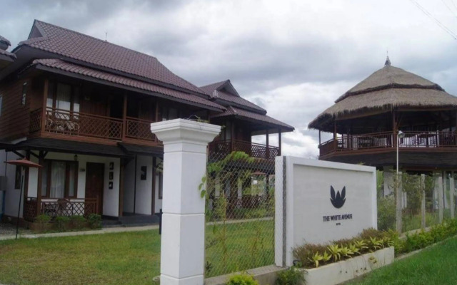 The White Avenue Hotel