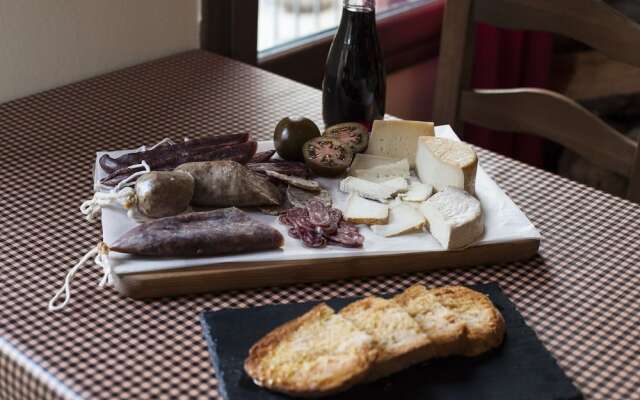 Abadia De Montenartro Hostel