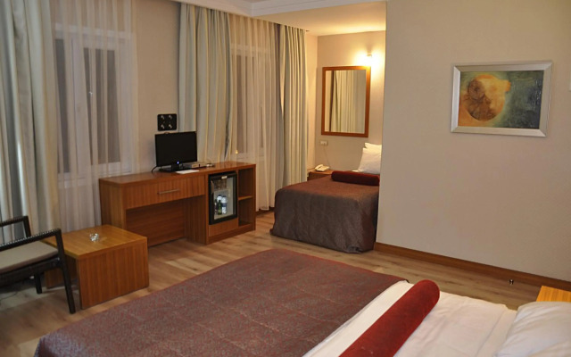 Island Hotel