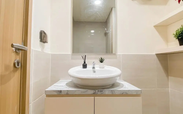 Modern White Accent 2Br Apartment Meikarta