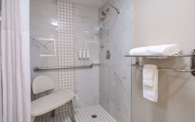 Days Inn & Suites Commerce